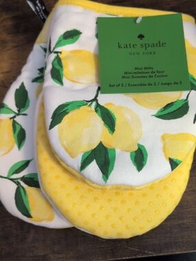 KATE SPADE 2 yellow & green lemon print mini oven mitts New